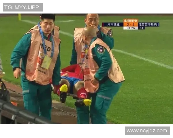 足球明星赠送球迷限量版裤子引发热议球迷纷纷点赞支持