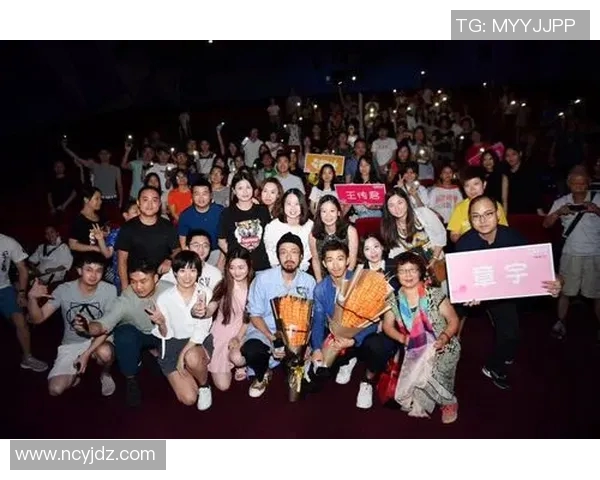 足球明星与粉丝共同书写梦想之约携手前行的温暖故事