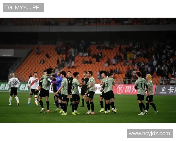 足球明星是否已正式宣布入伍引发球迷热议与关注